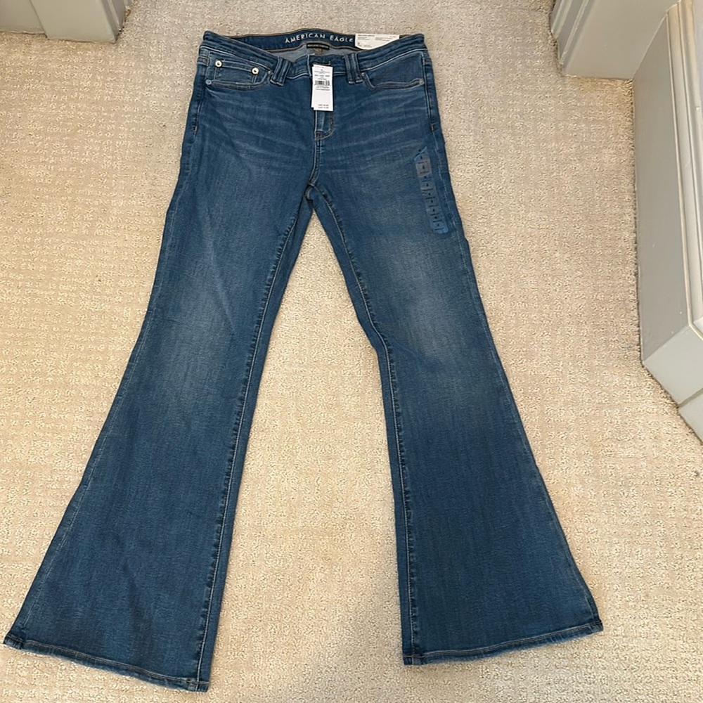 BNWT American Eagle Low Rise Flare Stretch Size 8
